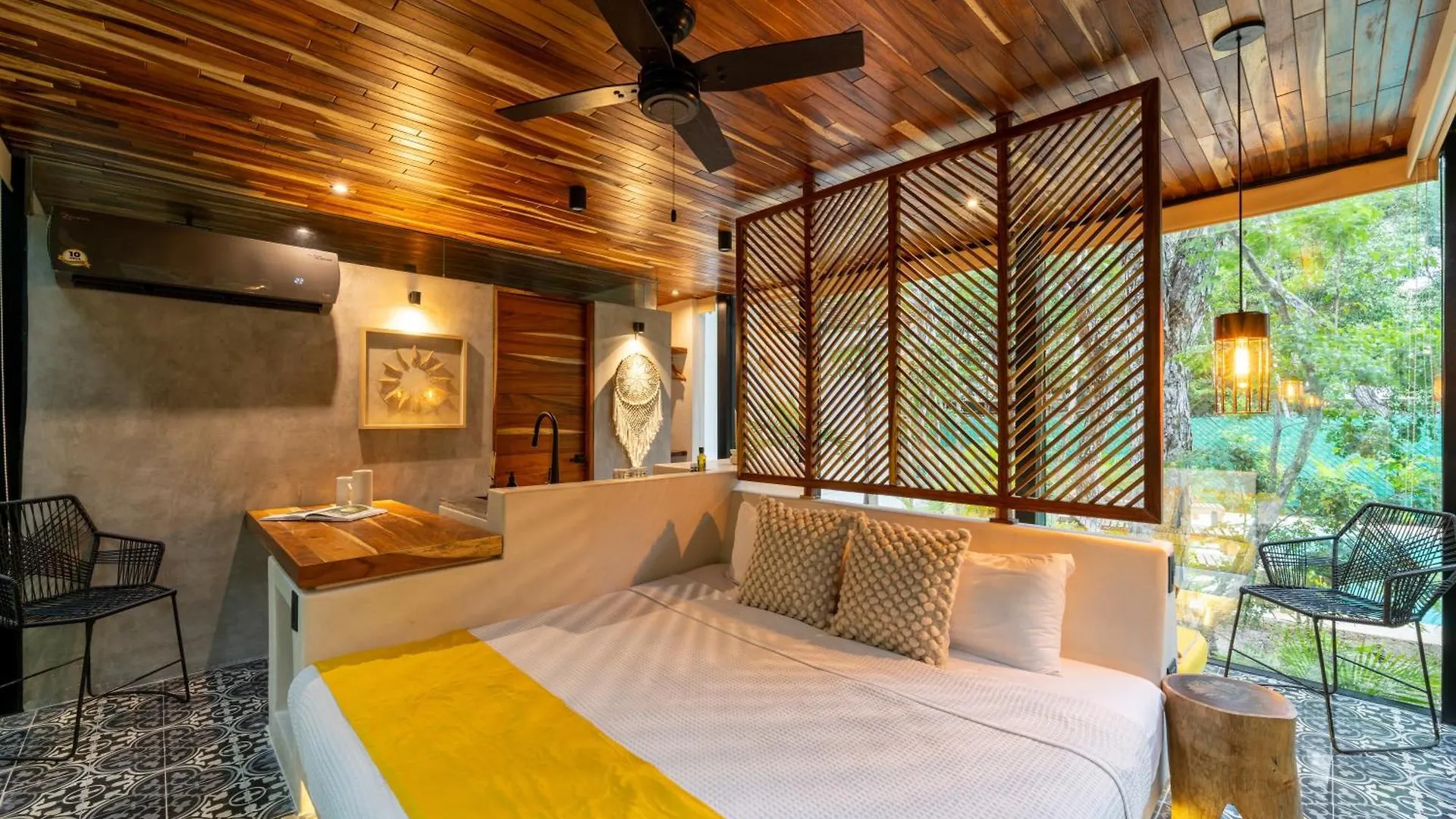 Chay Glass Jungle House 图卢姆