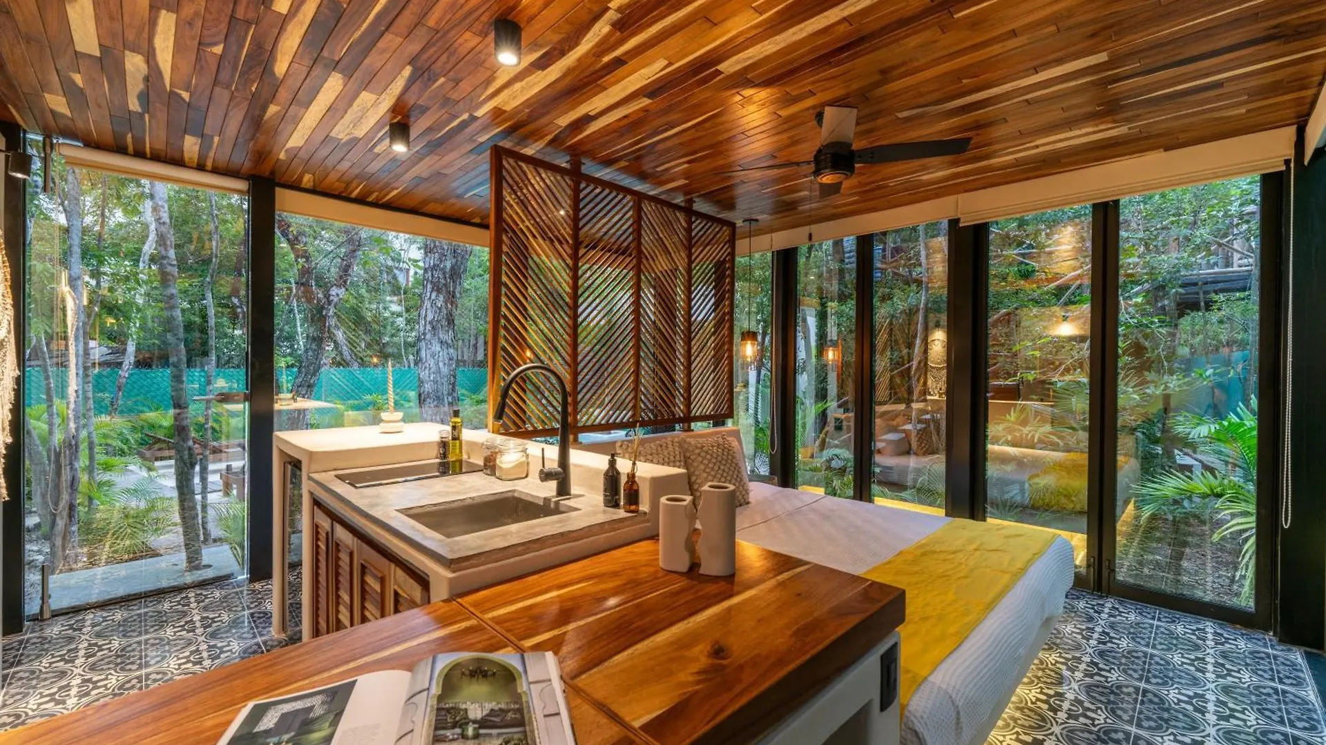 Chay Glass Jungle House 图卢姆